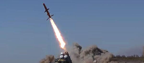 Nufilmuoti Krymo tiltui grasinančios Ukrainos raketos bandymai Nufilmuoti Krymo tiltui grasinančios Ukrainos raketos bandymai - Sputnik Lietuva