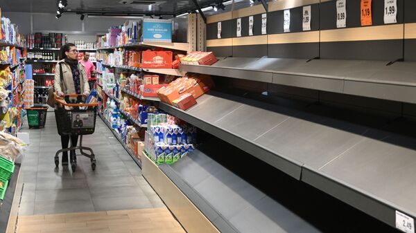 Пустые полки в супермаркете в Мадриде - Sputnik Lietuva