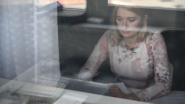 Женщина на удаленной работе у себя дома в Ростове-на-Дону - Sputnik Lietuva