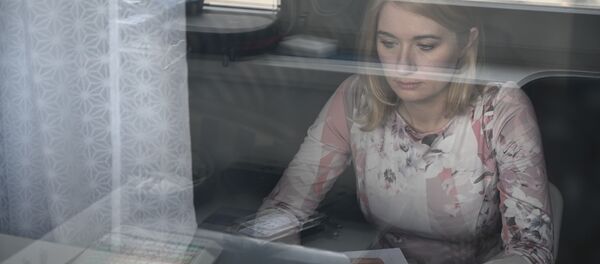 Женщина на удаленной работе у себя дома в Ростове-на-Дону Женщина на удаленной работе у себя дома в Ростове-на-Дону - Sputnik Lietuva