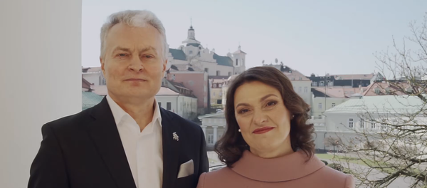 Президент Литвы Гитанас Науседа и первая леди Диана Науседене поздравили жителей страны с Пасхой Президент Литвы Гитанас Науседа и первая леди Диана Науседене поздравили жителей страны с Пасхой - Sputnik Lietuva