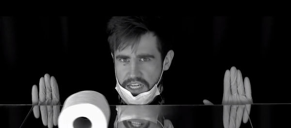 Литовский актер снял карантинную версию клипа на песню The Roop Литовский актер снял карантинную версию клипа на песню The Roop - Sputnik Lietuva