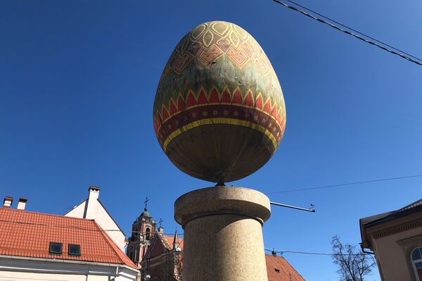 Пасхальное яйцо в Вильнюсе на улице Раугиклос - Sputnik Литва