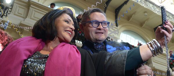 Nadežda Babkina ir mados istorikas Aleksandras Vasiljevas Nadežda Babkina ir mados istorikas Aleksandras Vasiljevas - Sputnik Lietuva