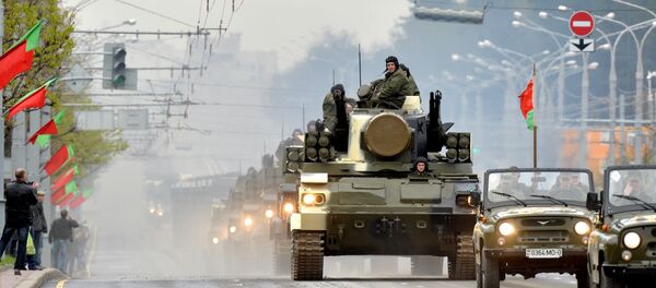 Репетиция парада в Минске в честь 70-летия Победы в Великой Отечественной войне Репетиция парада в Минске в честь 70-летия Победы в Великой Отечественной войне - Sputnik Lietuva