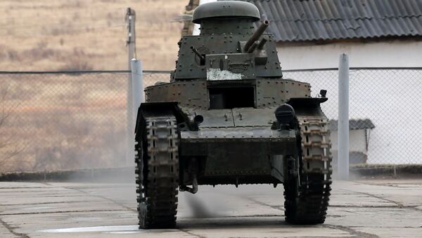 Первый советский танк готовят к параду Победы - Sputnik Литва