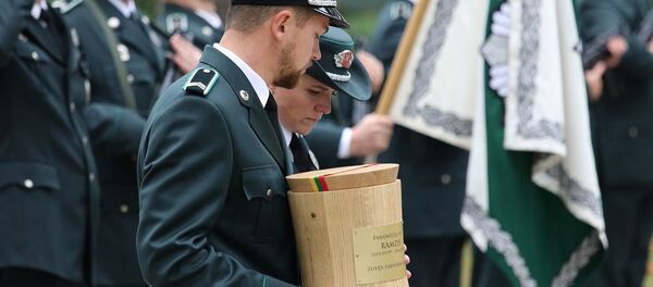 Пограничники простились со служебной собакой Рамзисом - Sputnik Литва