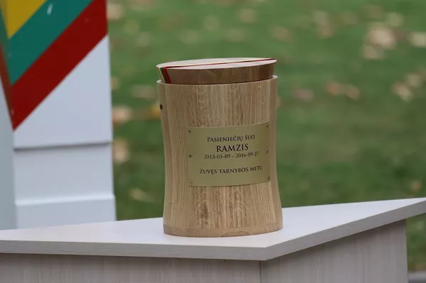 Пограничники простились со служебной собакой Рамзисом Пограничники простились со служебной собакой Рамзисом - Sputnik Литва