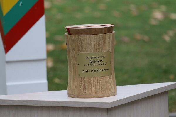 Пограничники простились со служебной собакой Рамзисом Пограничники простились со служебной собакой Рамзисом - Sputnik Литва