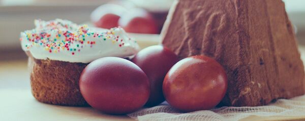 Пасхальный кулич и крашеные яйца, архивное фото Пасхальный кулич и крашеные яйца, архивное фото - Sputnik Lietuva