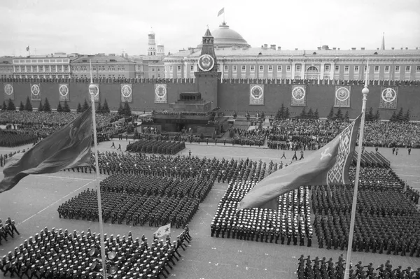 Sovietų ir Rusijos Pergalės paradų istorija Sovietų ir Rusijos Pergalės paradų istorija - Sputnik Lietuva