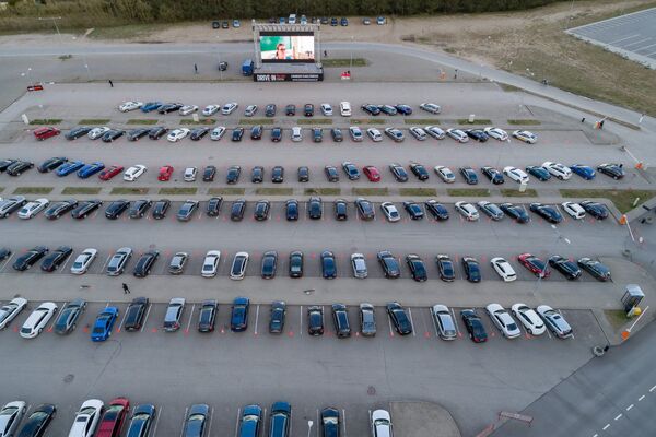 В Вильнюсе заработал кинотеатр drive-in В Вильнюсе заработал кинотеатр drive-in - Sputnik Литва