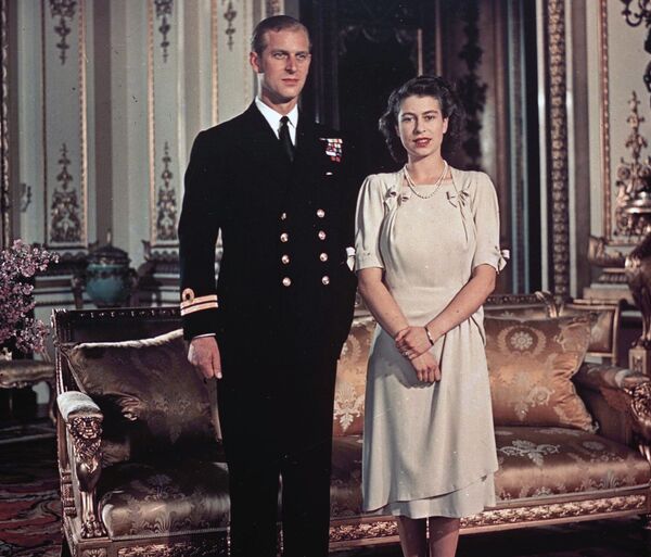 Jaudinanti akimirka: Elžbieta II ir jos vyras švenčia 73-ąsias vestuvių metines Jaudinanti akimirka: Elžbieta II ir jos vyras švenčia 73-ąsias vestuvių metines - Sputnik Lietuva