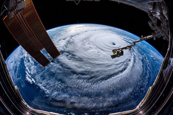 Ураган Флоренс, сфотографированный астронавтом Александром Герстом с МКС - Sputnik Литва