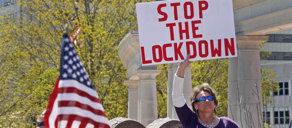 Участники акции протеста против карантина перед зданием Капитолия, Вашингтон, США, 21 апреля 22020 года Участники акции протеста против карантина перед зданием Капитолия, Вашингтон, США, 21 апреля 22020 года - Sputnik Lietuva