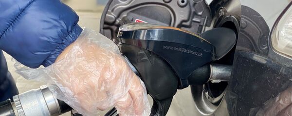 В Литве расследуют дело о мошенничестве с топливом на сотни тысяч евро - Sputnik Литва