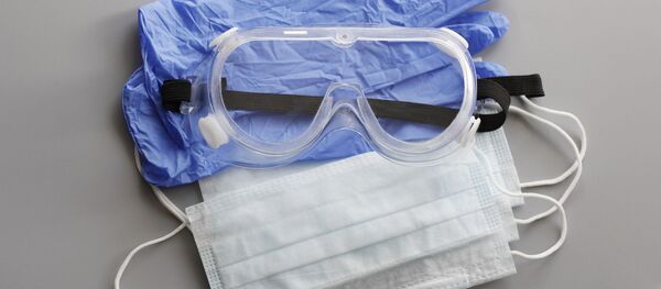 Защитная маска очки и перчатки Защитная маска очки и перчатки - Sputnik Lietuva