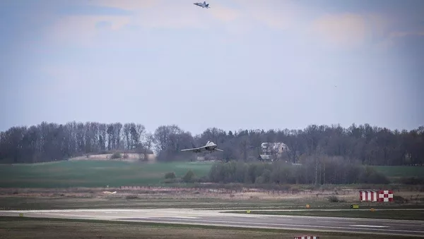 Истребители F-22 в Литве - Sputnik Lietuva