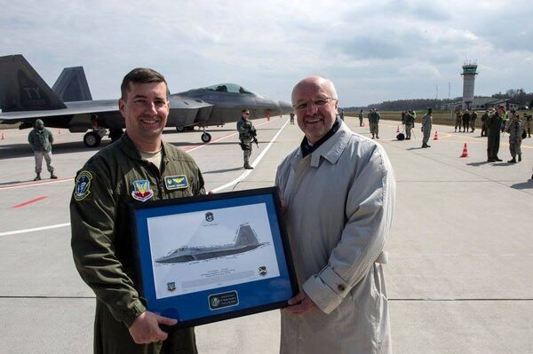 Церемония прибытия истребителей F-22 в Литву Церемония прибытия истребителей F-22 в Литву - Sputnik Литва