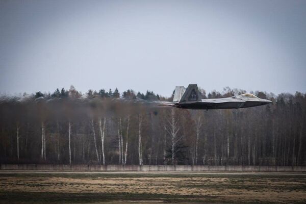 Церемония прибытия истребителей F-22 в Литву - Sputnik Литва