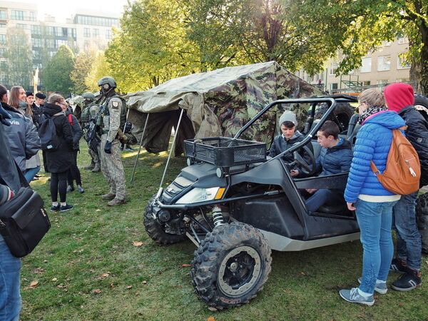 День открытых дверей в Литовской армии День открытых дверей в Литовской армии - Sputnik Литва