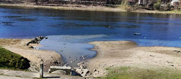 Загрязненные сточные воды сбрасывают в Неман Загрязненные сточные воды сбрасывают в Неман - Sputnik Lietuva