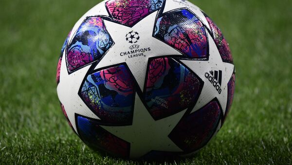 Футбольный мяч с эмблемой УЕФА - Sputnik Литва