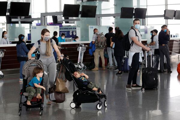 Su kariniais šūkiais ir be jokių aukų. Kuri šalis nugalėjo COVID-19 - Sputnik Lietuva