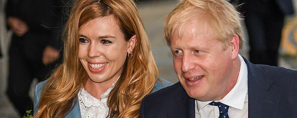 Борис Джонсон с невестой Кэрри Саймондс, архивное фото Борис Джонсон с невестой Кэрри Саймондс, архивное фото - Sputnik Lietuva