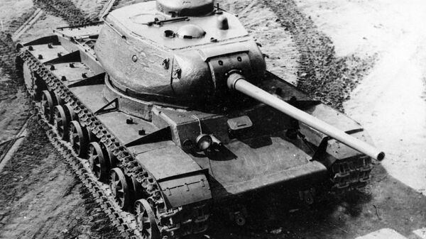 Танк КВ-85 - советский тяжелый танк периода Великой Отечественной войны - Sputnik Литва