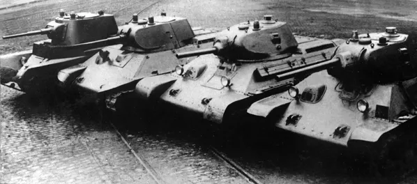 Эволюционная цепочка — от БТ-7 к Т-34 Эволюционная цепочка — от БТ-7 к Т-34 - Sputnik Lietuva