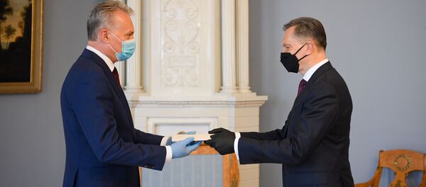 Президент Гитанас Науседа передал верительные грамоты новому послу Литвы в России Эйтвидасу Баярунасу - Sputnik Литва