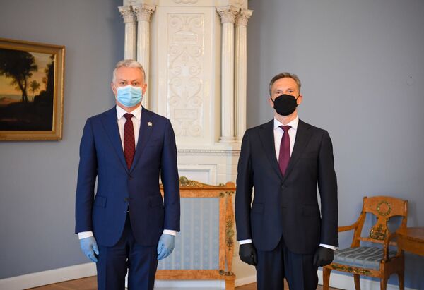 Президент Литвы передал верительные грамоты новому послу в России Президент Литвы передал верительные грамоты новому послу в России - Sputnik Литва