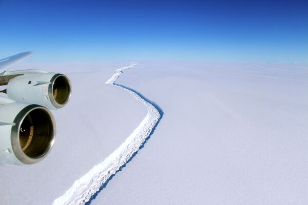 Вид на трещину на шельфовом леднике Ларсена - Sputnik Lietuva