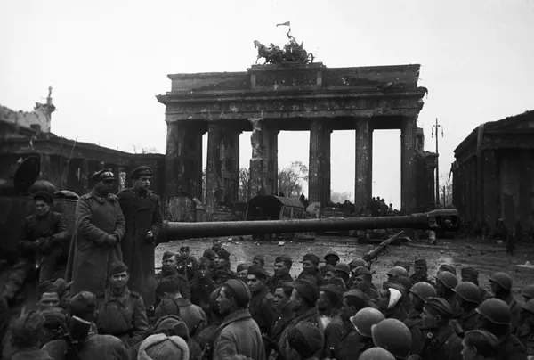 Rusijos gynybos ministerija išslaptino dokumentus apie Berlyno išlaisvinimą 1945 metais Rusijos gynybos ministerija išslaptino dokumentus apie Berlyno išlaisvinimą 1945 metais - Sputnik Lietuva