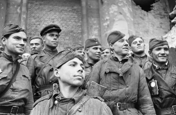 Rusijos gynybos ministerija išslaptino dokumentus apie Berlyno išlaisvinimą 1945 metais Rusijos gynybos ministerija išslaptino dokumentus apie Berlyno išlaisvinimą 1945 metais - Sputnik Lietuva