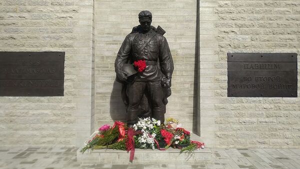Памятник Воину-освободителю в Таллине после реставрации показали на видео - Sputnik Литва