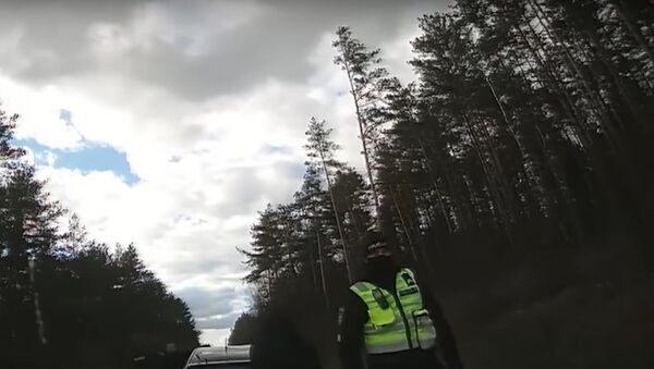 Полиция Литвы опубликовала видео захвата наркоторговцев - Sputnik Литва