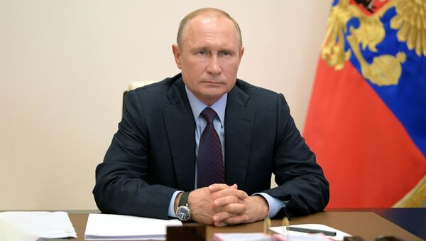 Президент РФ В. Путин  провел совещание по вопросам реализации мер поддержки экономики и социальной сферы - Sputnik Литва