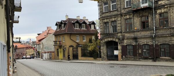 Городской пейзаж Вильнюса, вид с балкона Городской пейзаж Вильнюса, вид с балкона - Sputnik Литва