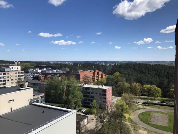 Городской пейзаж Вильнюса, вид с балкона Городской пейзаж Вильнюса, вид с балкона - Sputnik Lietuva