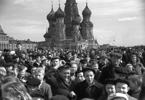 Pergalės paradas Maskvos Raudonojoje aikštėje 1945 metų birželio 24-ąją Pergalės paradas Maskvos Raudonojoje aikštėje 1945 metų birželio 24-ąją - Sputnik Lietuva