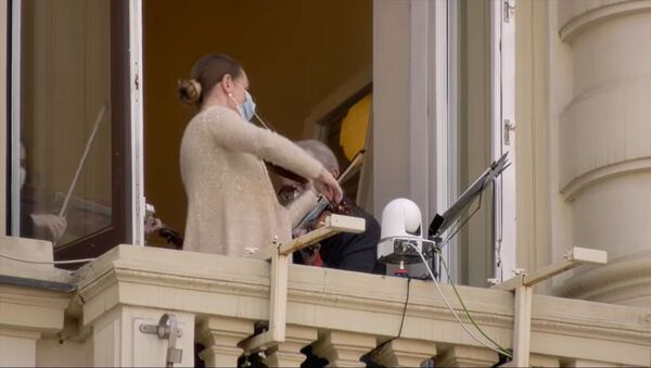 Музыканты Вильнюсского государственного квартета дали концерт с балкона Национальной филармонии - Sputnik Литва