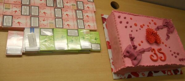 Контрабанда сигарет под видом торта - Sputnik Литва