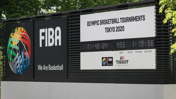 Табло с обратным отсчетом до Олимпийского турнира по баскетболу в Токио - Sputnik Литва