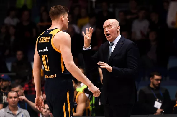 Garsus krepšininkas Rimas Kurtinaitis atšventė savo 60-metį Garsus krepšininkas Rimas Kurtinaitis atšventė savo 60-metį - Sputnik Lietuva
