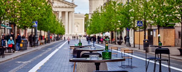 Открытие кафе в Вильнюсе в условиях карантина - Sputnik Литва