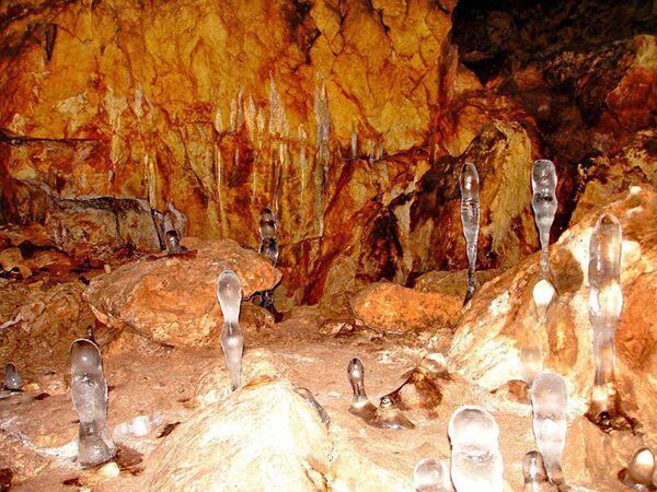 Кашкулакская пещера (пещера Черного Дьявола), Хакасия - Sputnik Литва