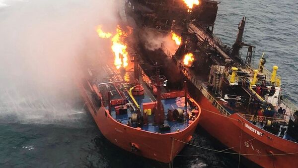 Тушение пожара на танкерах в Керченском проливе, архивное фото - Sputnik Lietuva