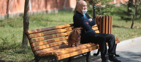 Vyras su šunimi Vyras su šunimi - Sputnik Lietuva